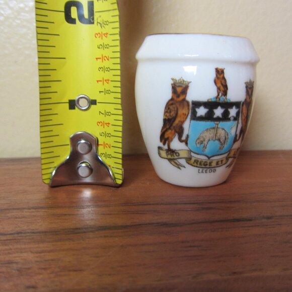 W.H. Goss crested heraldry china vintage Leeds (GC062 Grace) - Picture 4 of 7